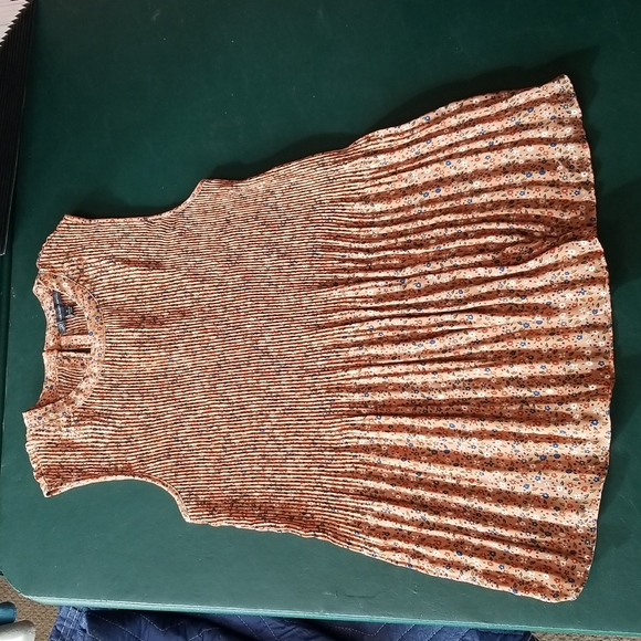 Adrianna Papell Tops - 🥳Host Pick🥳 NWT New Adrianna Papell floral pleated sleeveless top